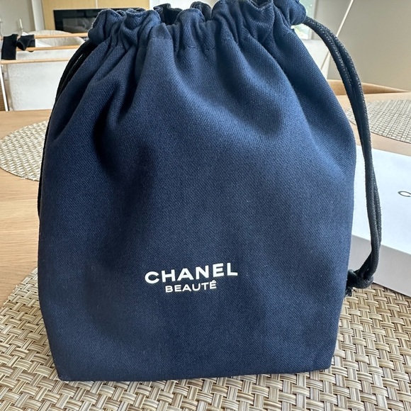 CHANEL Beauté navy/black reversible Drawstring cosmetic bag - Picture 2 of 9